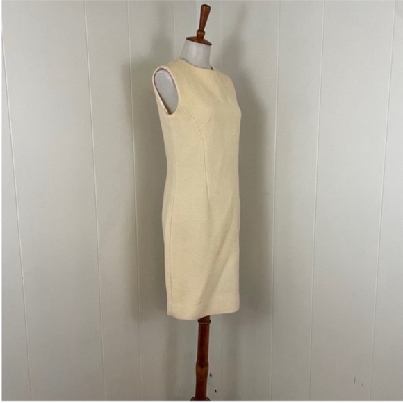 Vintage Set Womens Sleeveless Crew Neck Shift Dress Women’s M‎ Ivory Over Coat - Picture 9 of 14